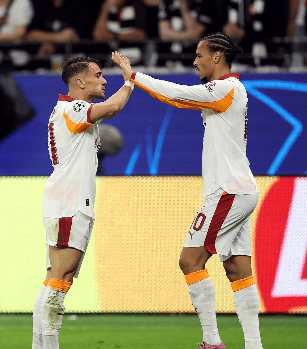 那不勒斯迎欧冠关键赛;集结日回应争议;球迷炸锅;年轻球员得到机会的简单介绍 那不勒斯迎欧冠关键赛;集结日回应争议;球迷炸锅;年轻球员得到机会的简单介绍