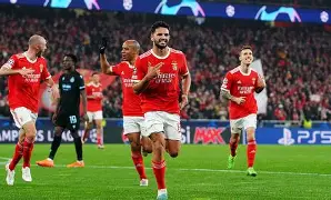 本菲卡训练开放日；今晨篮板制胜引欢呼；欧冠在即；医务组通报恢复(健身教练的奖励机制)