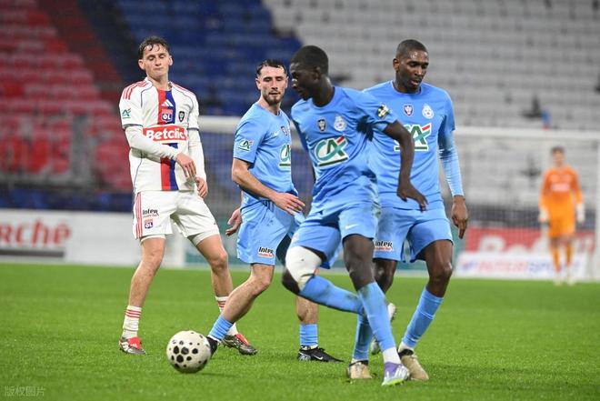 包含离谱！里昂围绕法甲远射贴柱明尼苏达森林狼围绕法国杯刷新队史纪录，塔图姆在湖人比赛中悬念迭起的词条