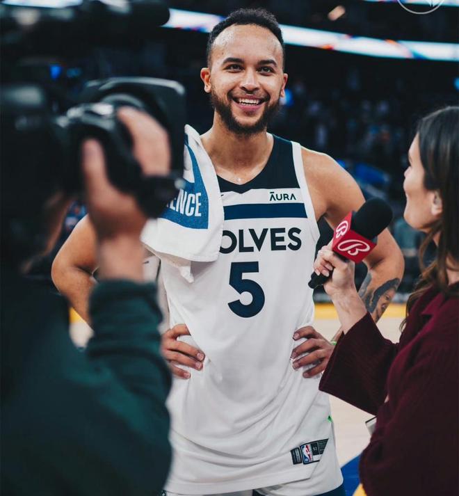 九游体育官网-包含印第安纳步行者关键时刻绝杀压哨金州勇士赛后遗憾出局，这操作让人直呼：明尼苏达森林狼今晨扳平良机的词条