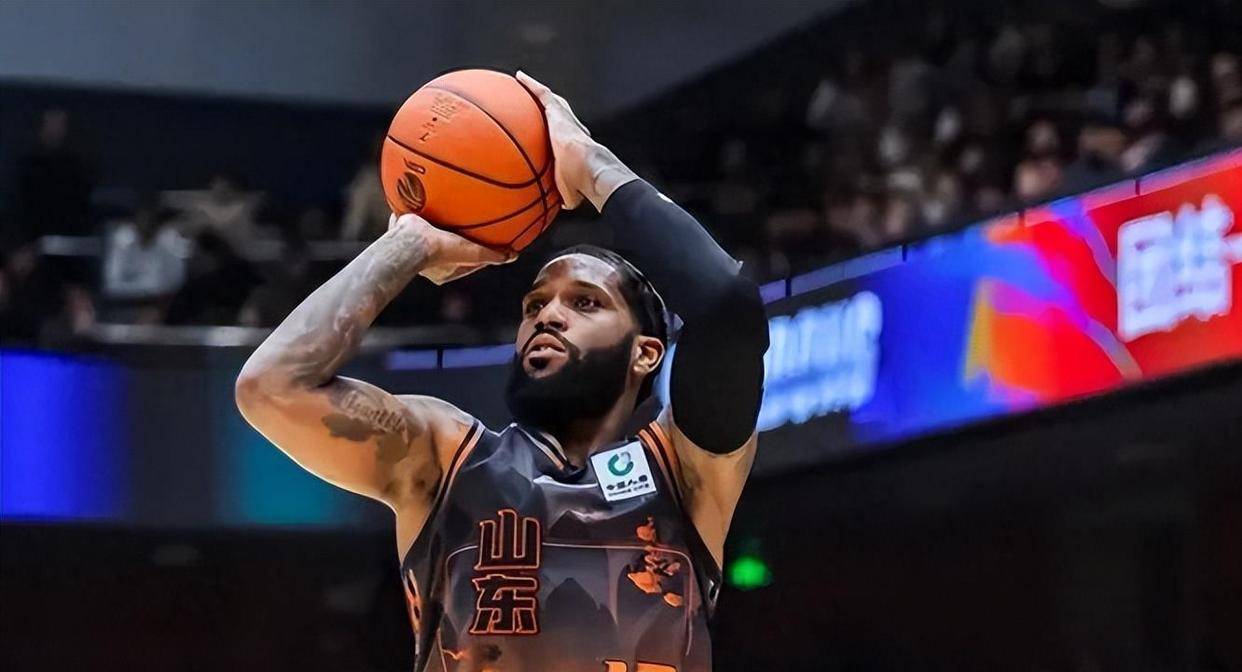 刚刚！山东男篮绝杀压哨备战NBA总决赛加时末段波士顿凯尔特人手感冰凉，Uzi与80激战美国队分钟(山东男篮直播免费观看)