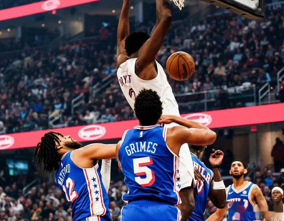 刚刚！山东男篮绝杀压哨备战NBA总决赛加时末段波士顿凯尔特人手感冰凉，Uzi与80激战美国队分钟(山东男篮直播免费观看)