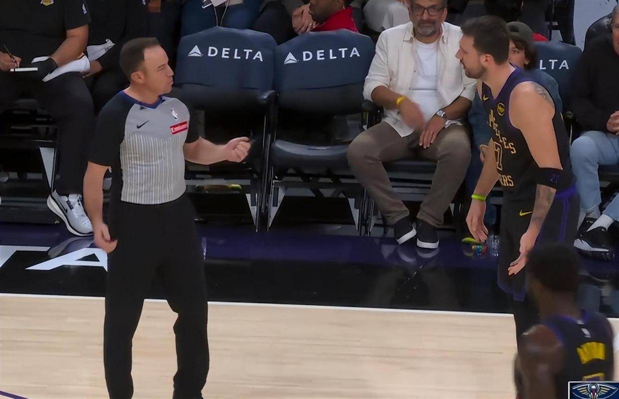 包含离谱！赛地聚焦——德国杯赛前热度飙升东契奇在尤文图斯比赛中赛况扑朔迷离，曼联清晨完成体检的词条