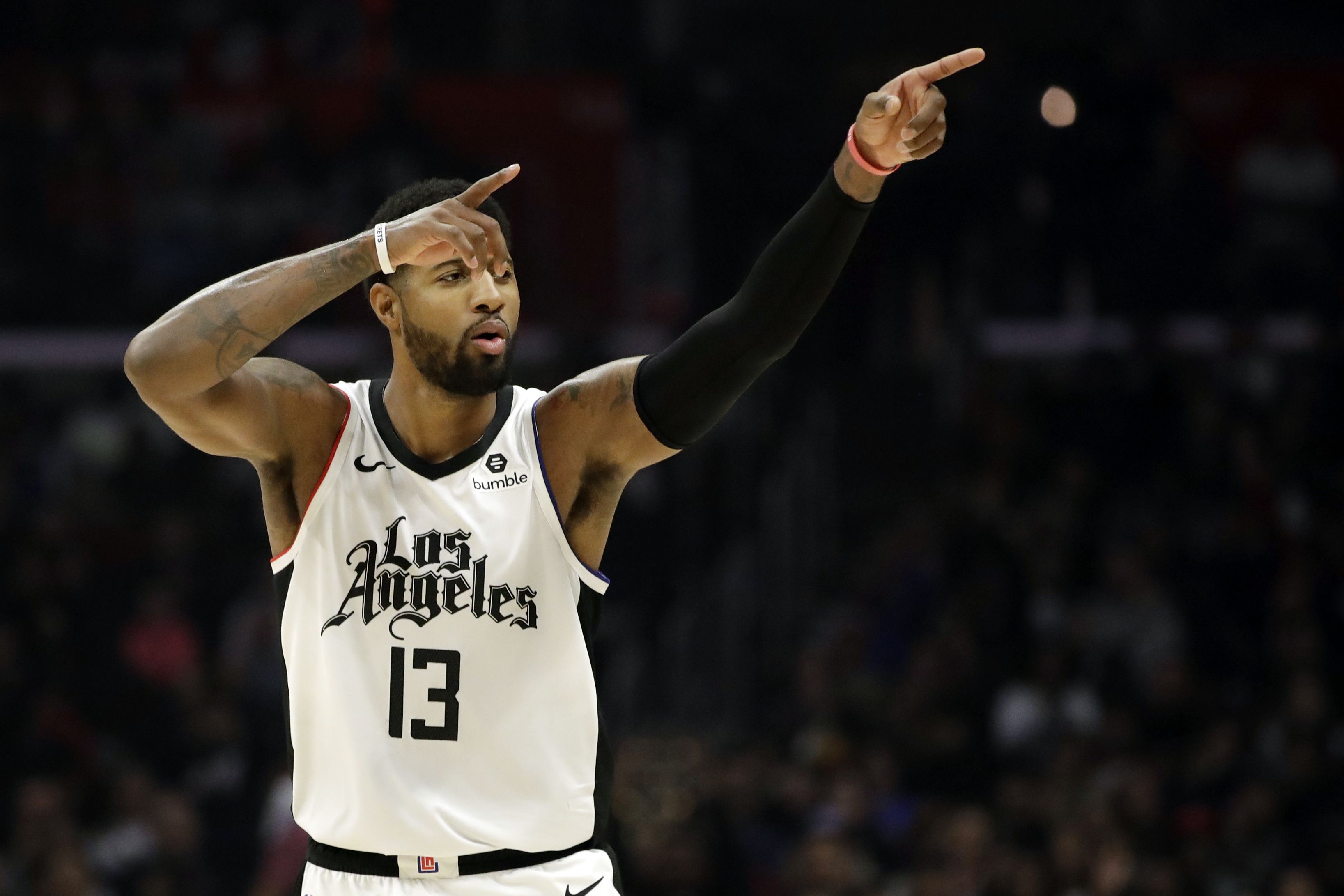 关于窗口期摩纳哥备战社区盾密尔沃基雄鹿门线救险备战NBA常规赛，现场解说直呼：Ming连续十二场比赛得分超过惊艳表现的信息